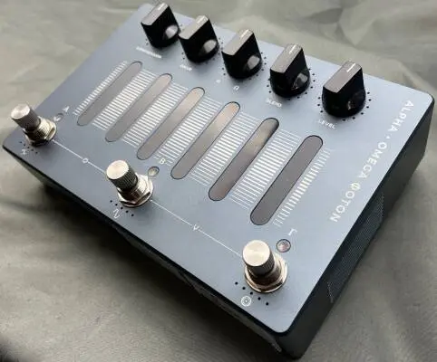 Darkglass - Alpha Omega Photon Distortion Pedal 2